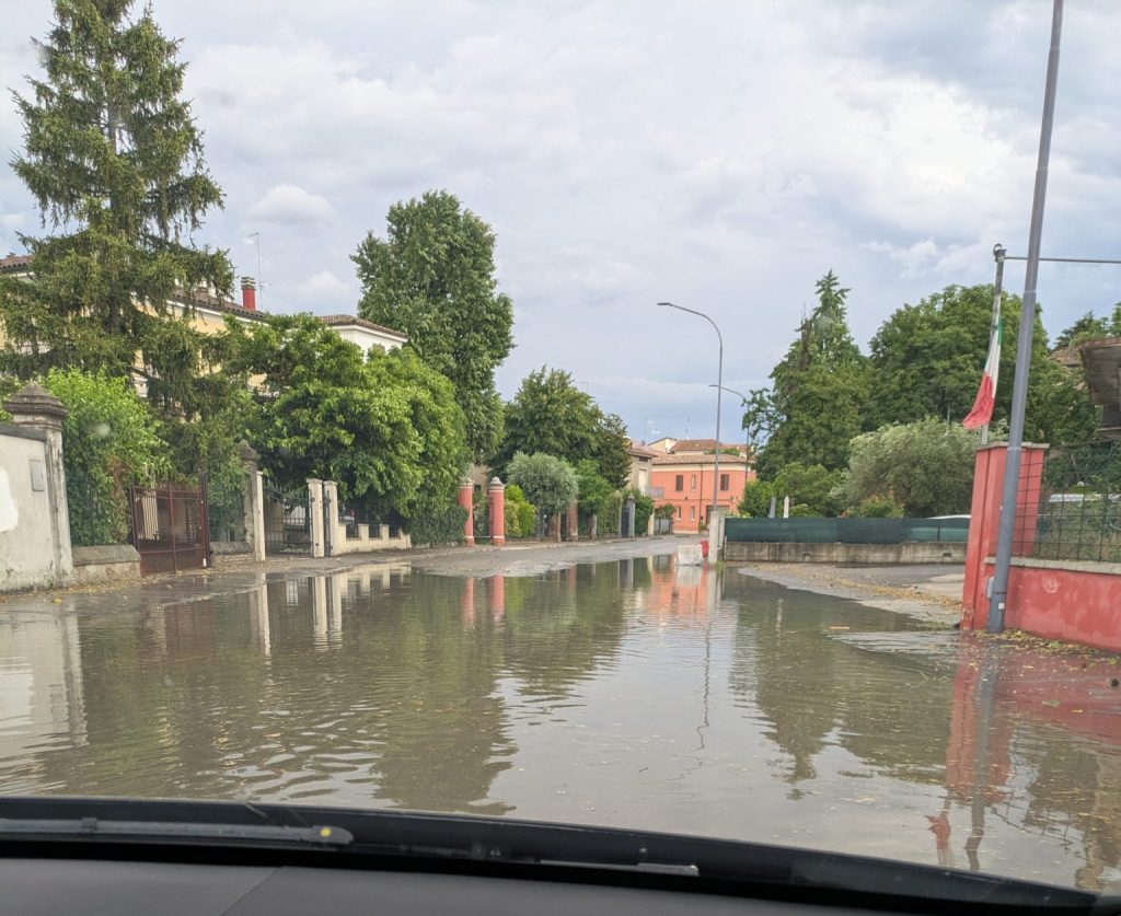 Maltempo, alberi caduti a allagamenti tra San Felice, Cavezzo, Medolla, Camposanto e Bomporto
